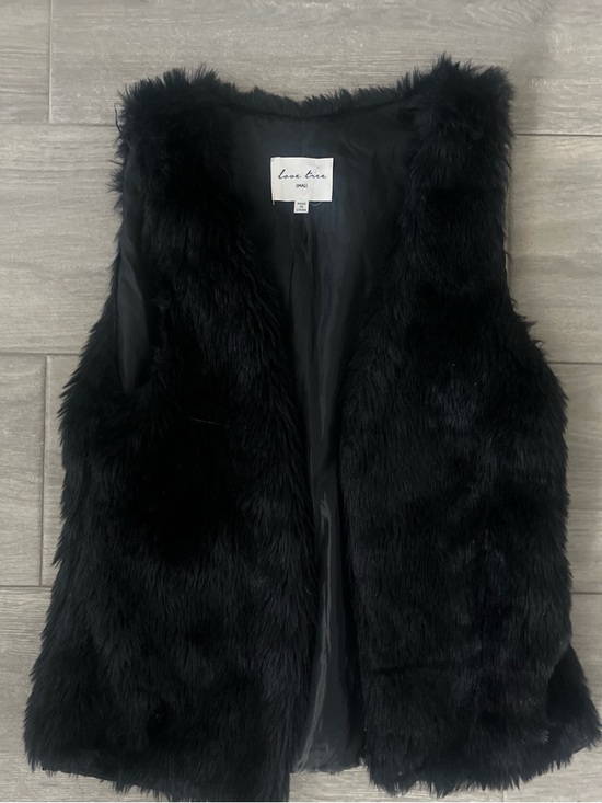 Love Tree Jackets & Blazers - Love Tree Black Faux Fur Vest-size small
